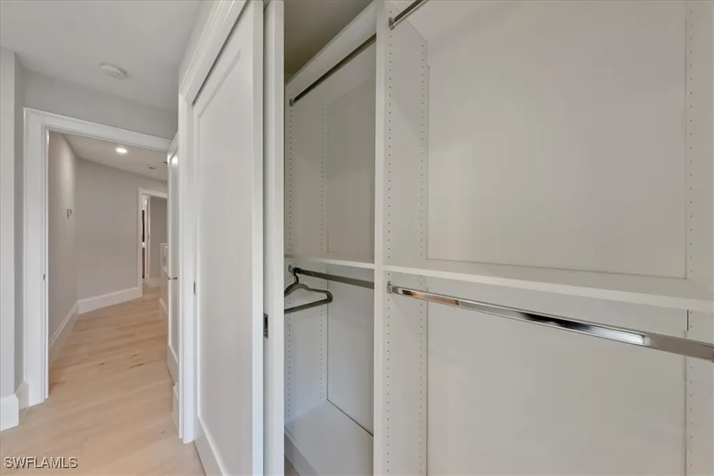 569 Park Shore Drive Naples FL 34103