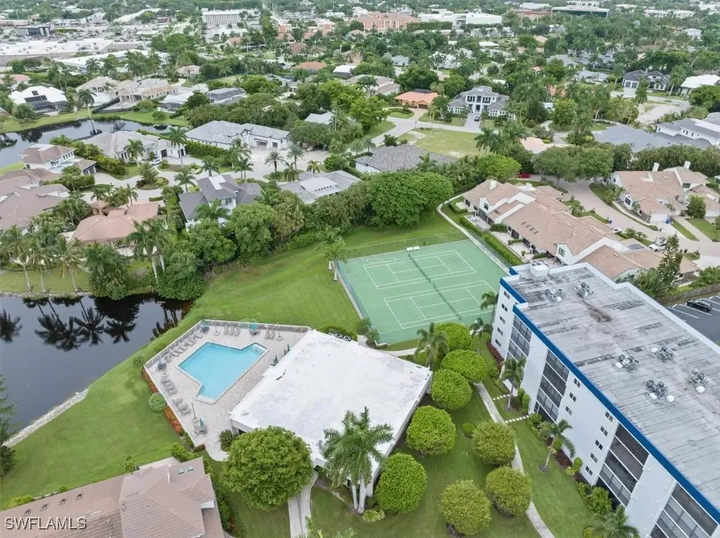 569 Park Shore Drive Naples FL 34103