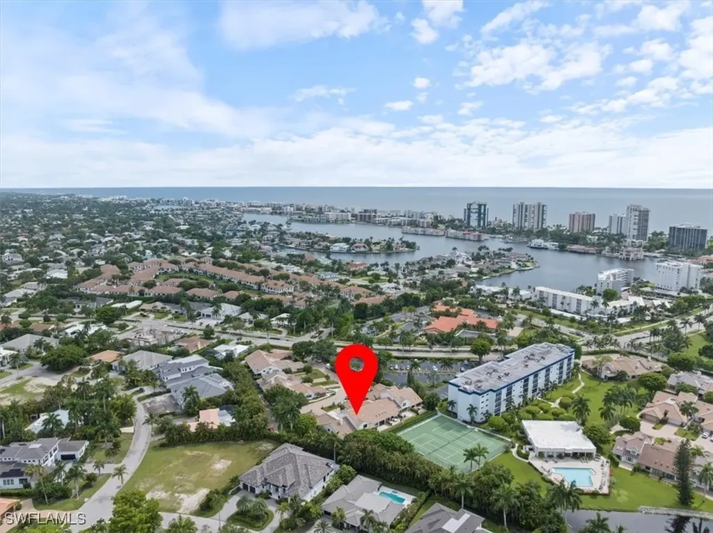 569 Park Shore Drive Naples FL 34103