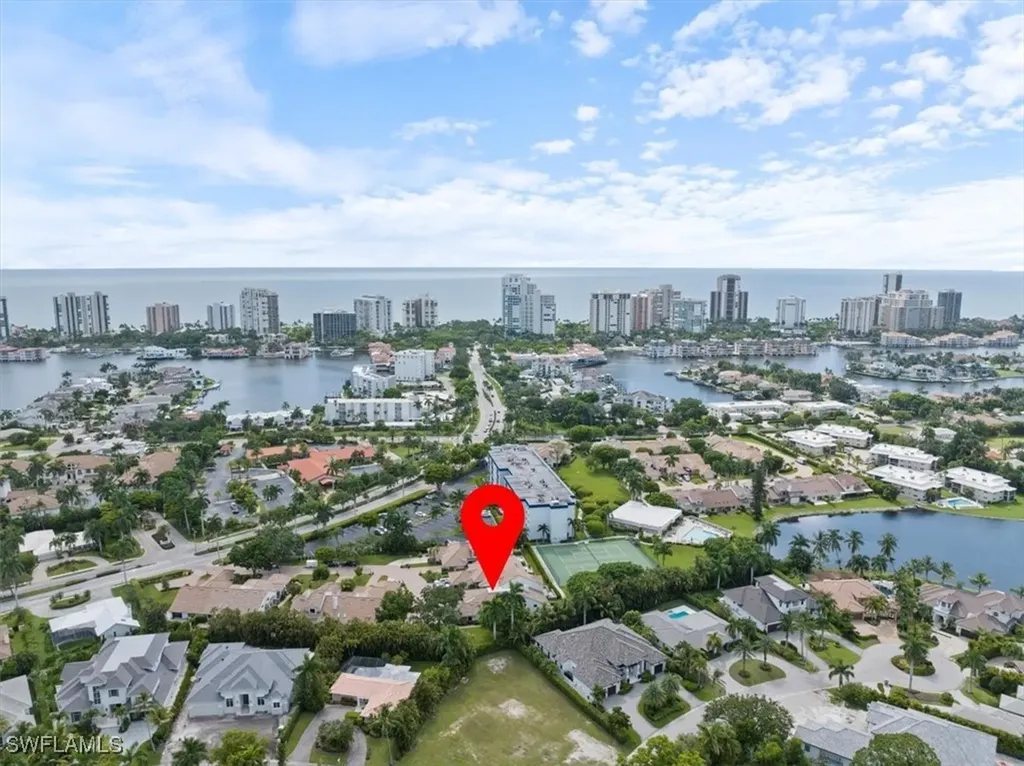 569 Park Shore Drive Naples FL 34103