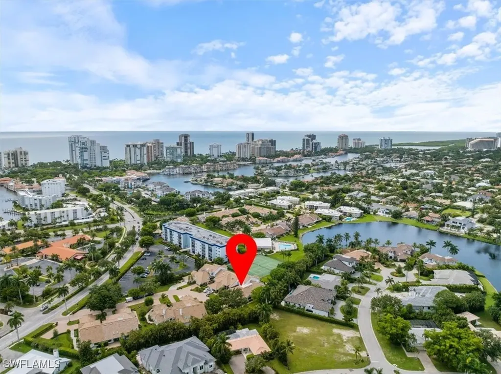 569 Park Shore Drive Naples FL 34103