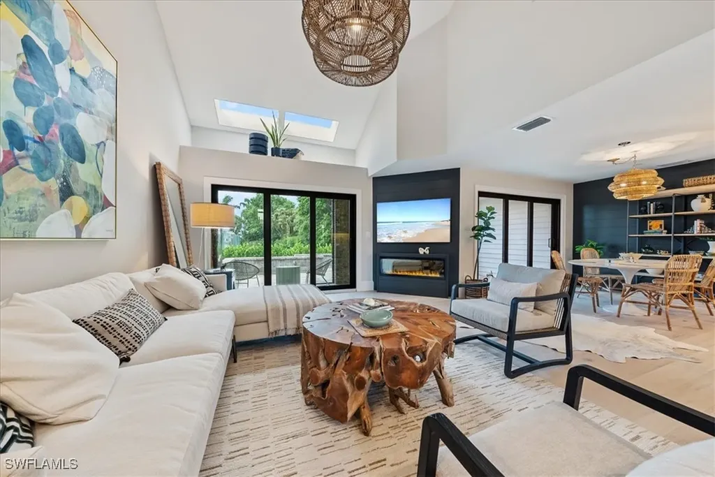569 Park Shore Drive Naples FL 34103