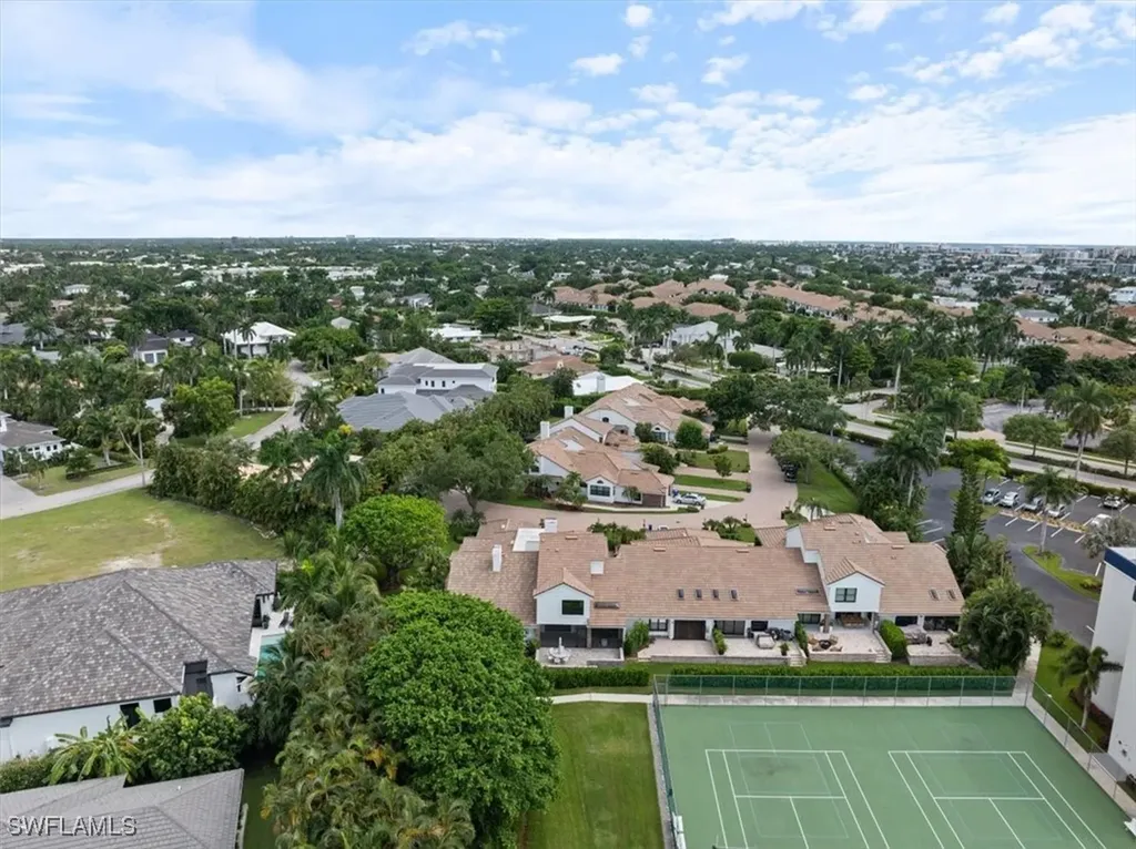 569 Park Shore Drive Naples FL 34103
