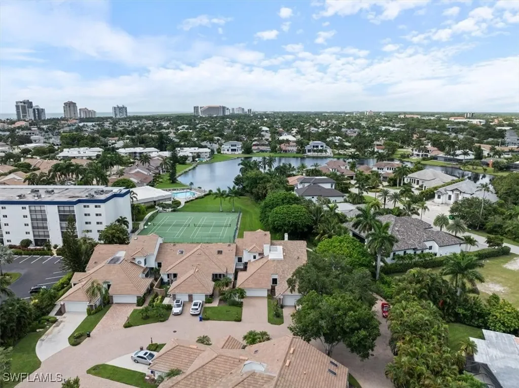 569 Park Shore Drive Naples FL 34103