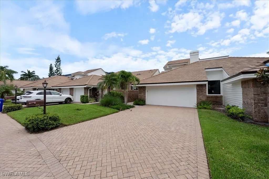 569 Park Shore Drive Naples FL 34103