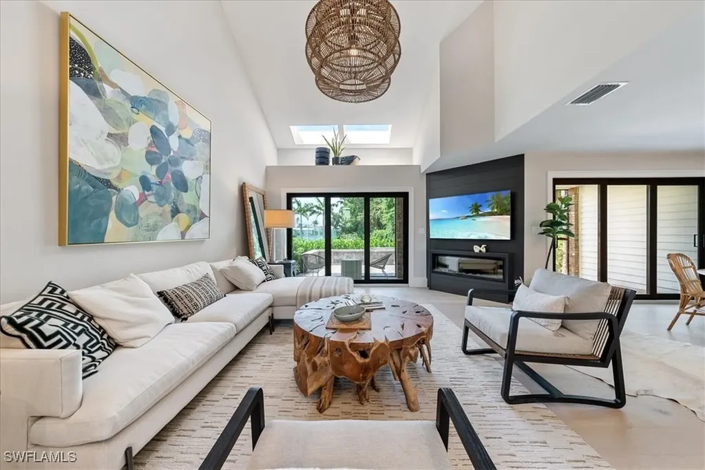 569 Park Shore Drive Naples FL 34103