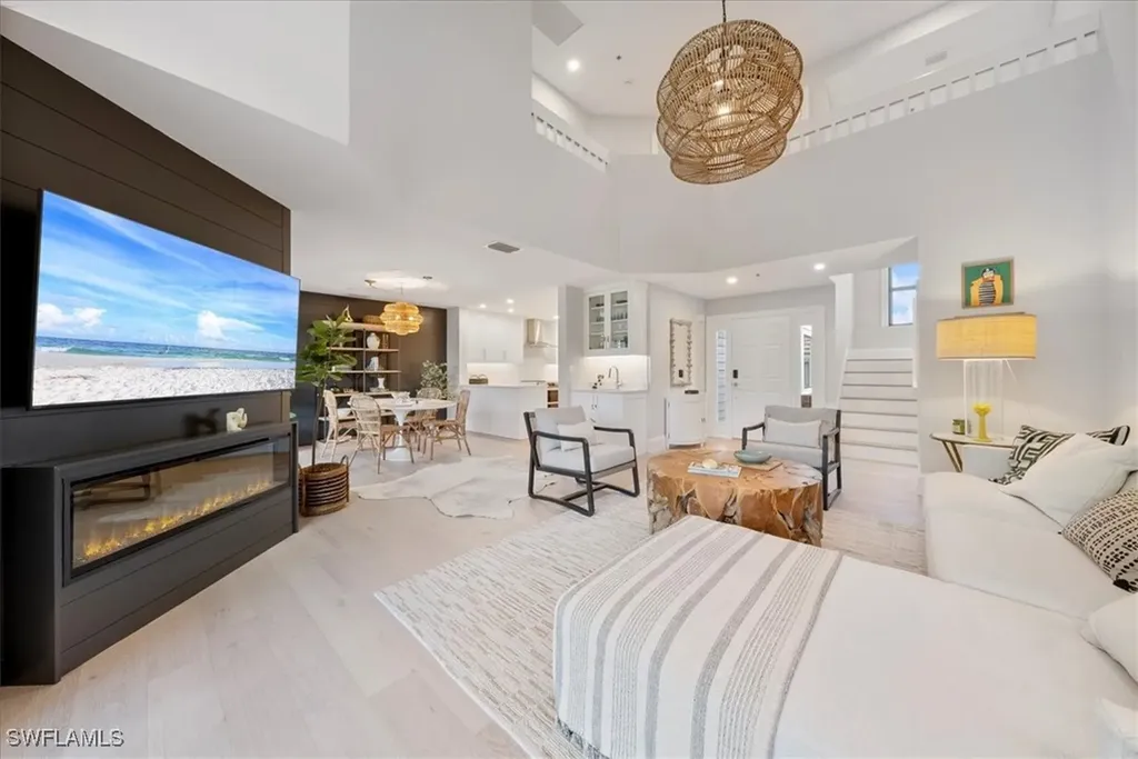569 Park Shore Drive Naples FL 34103
