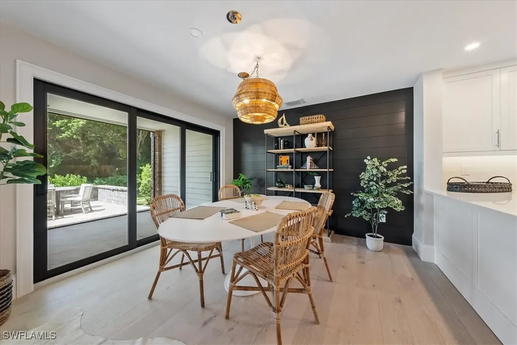 569 Park Shore Drive Naples FL 34103