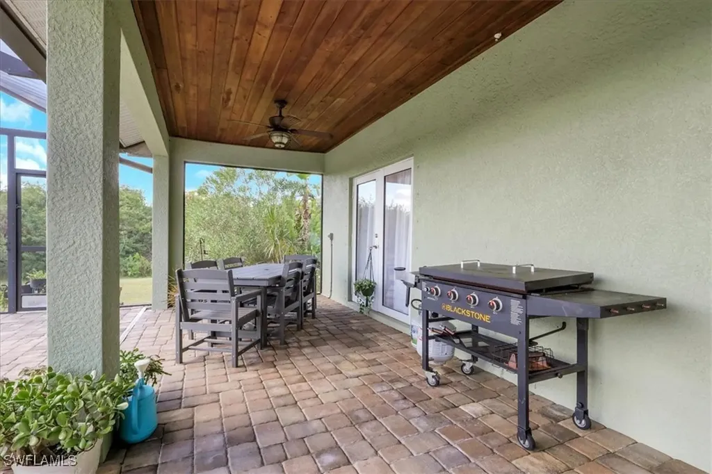748 41st Avenue NW Naples FL 34120
