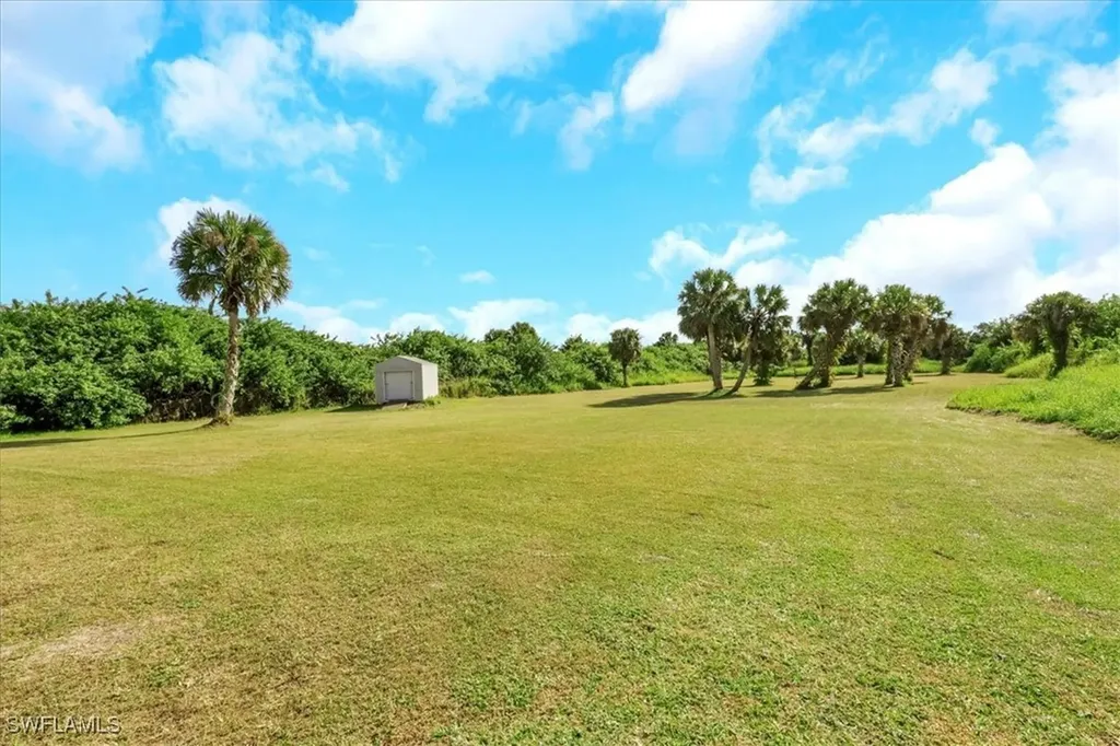 748 41st Avenue NW Naples FL 34120