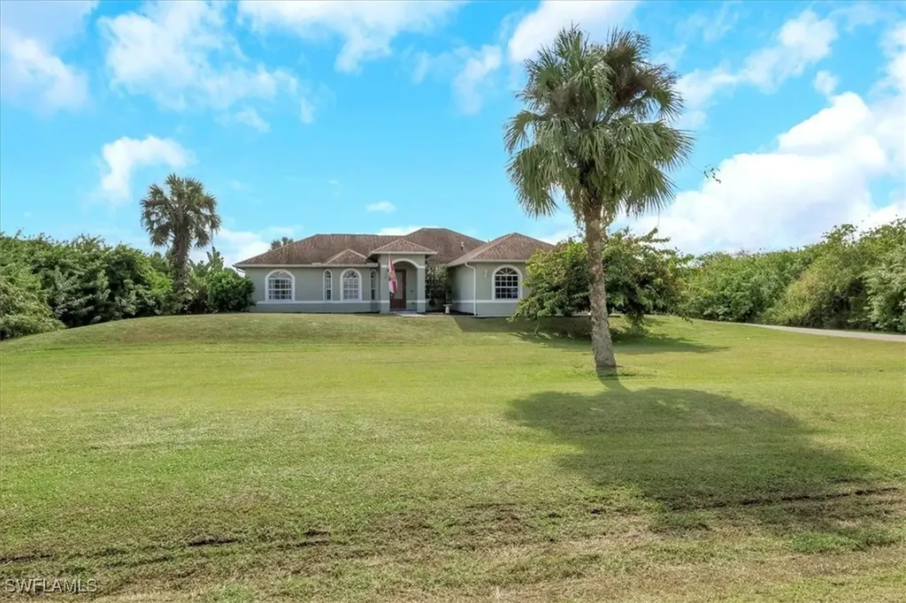 748 41st Avenue NW Naples FL 34120
