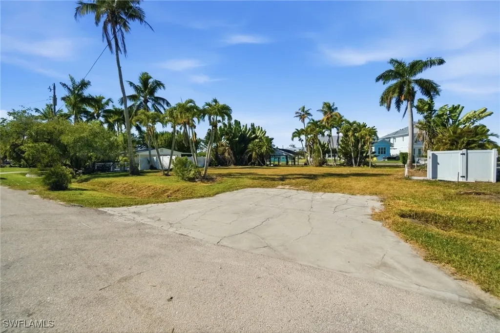 1138 Christopher Court Naples FL 34104