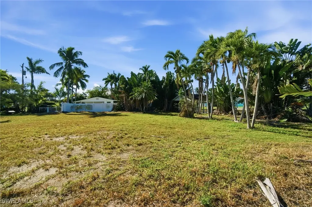 1138 Christopher Court Naples FL 34104