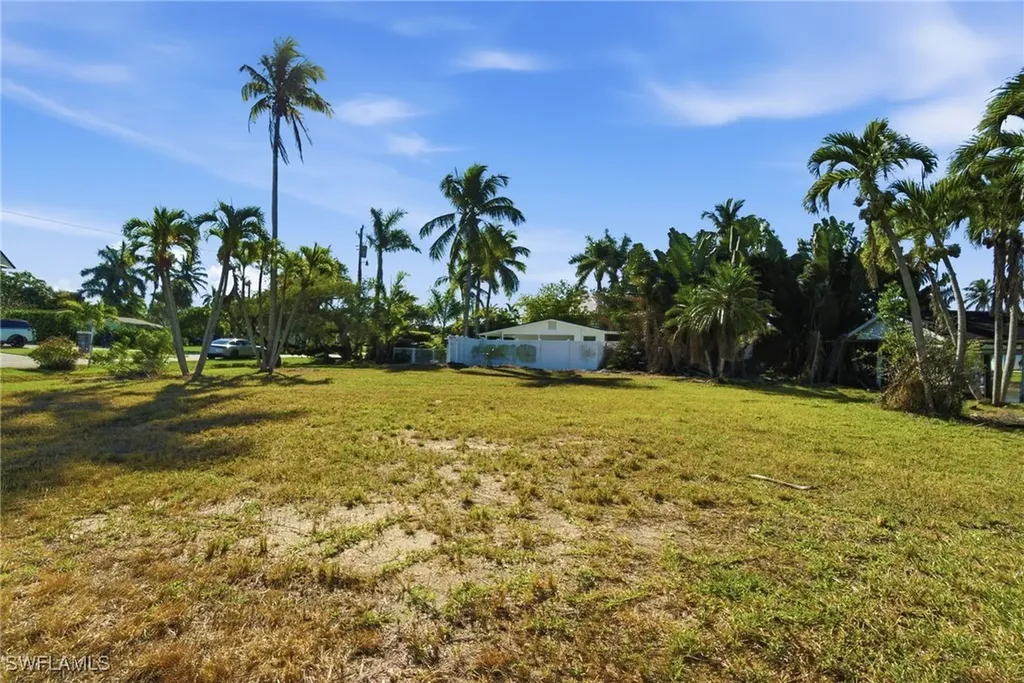 1138 Christopher Court Naples FL 34104