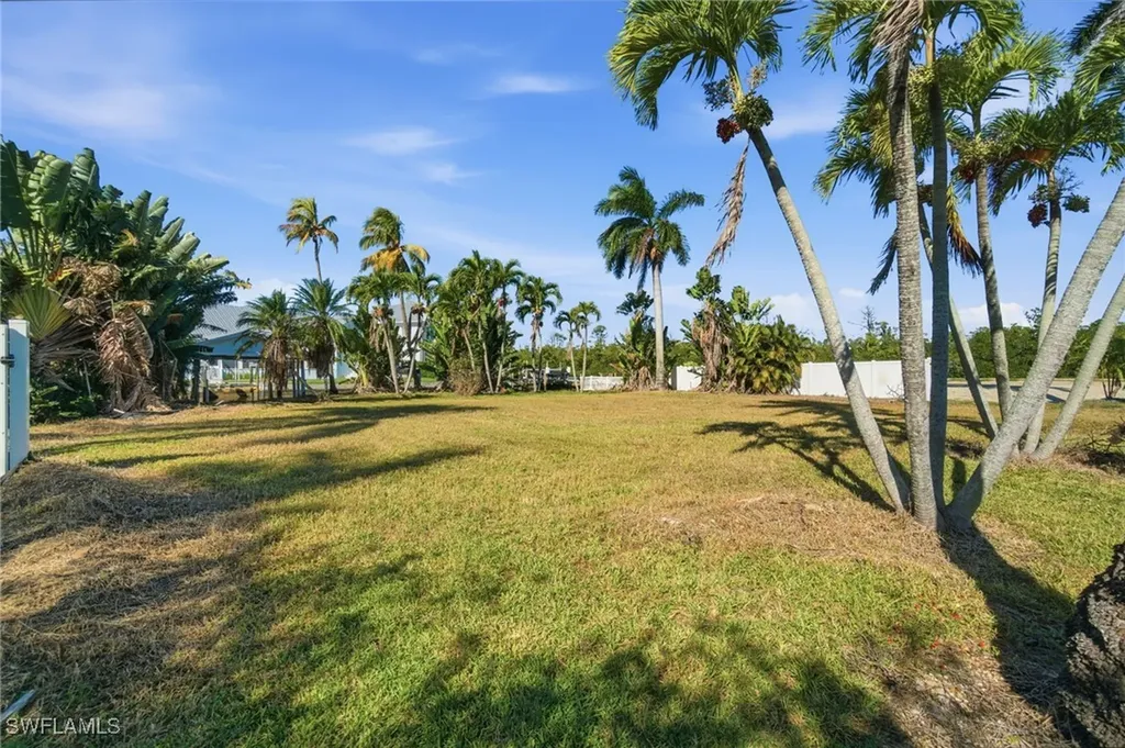 1138 Christopher Court Naples FL 34104