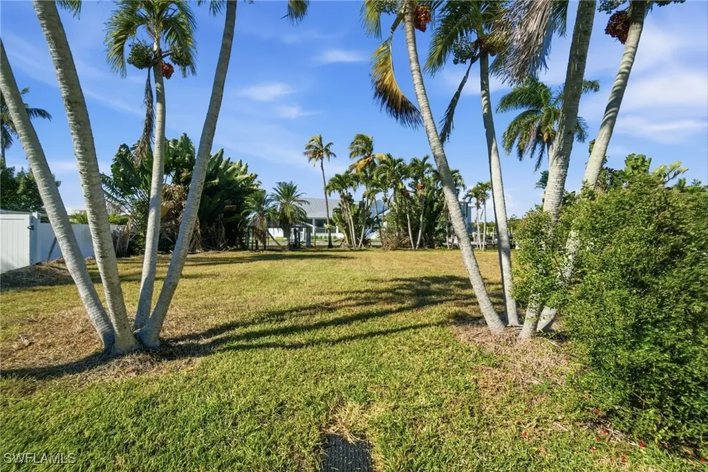 1138 Christopher Court Naples FL 34104