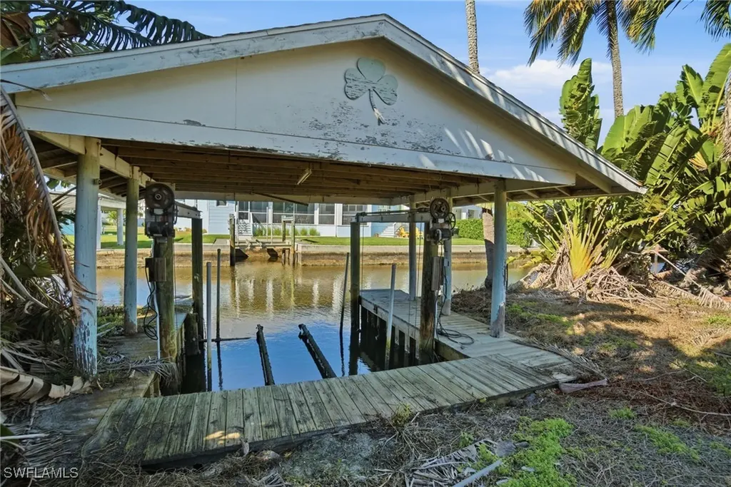 1138 Christopher Court Naples FL 34104