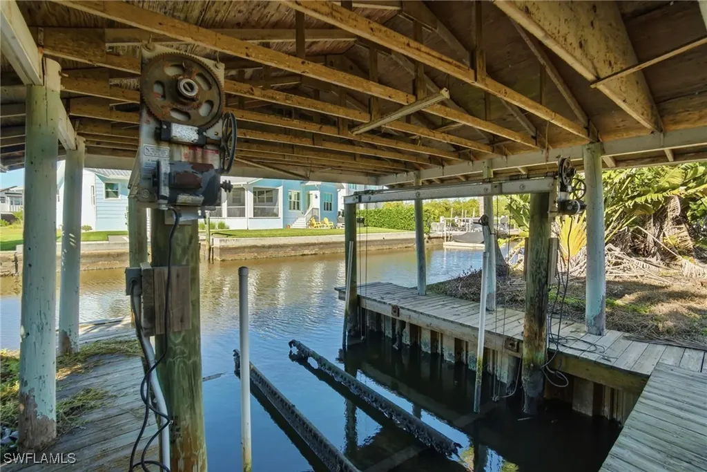1138 Christopher Court Naples FL 34104