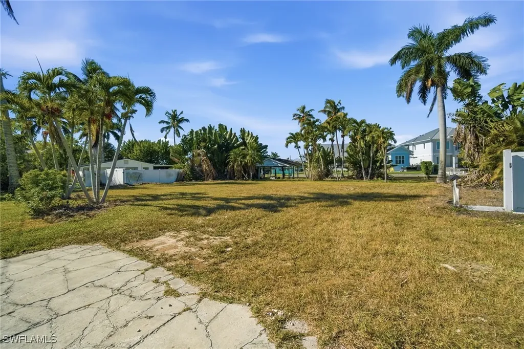 1138 Christopher Court Naples FL 34104