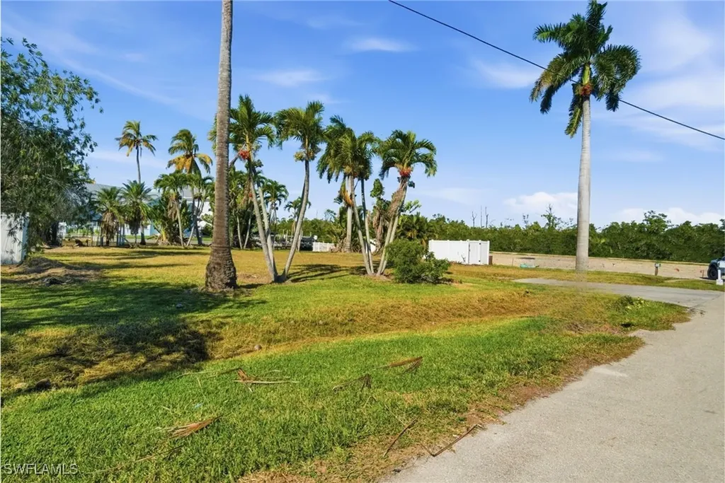 1138 Christopher Court Naples FL 34104
