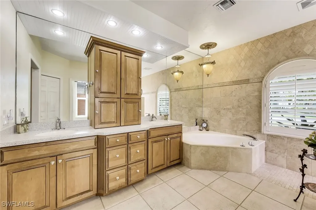 28071 Winthrop Circle Bonita Springs FL 34134