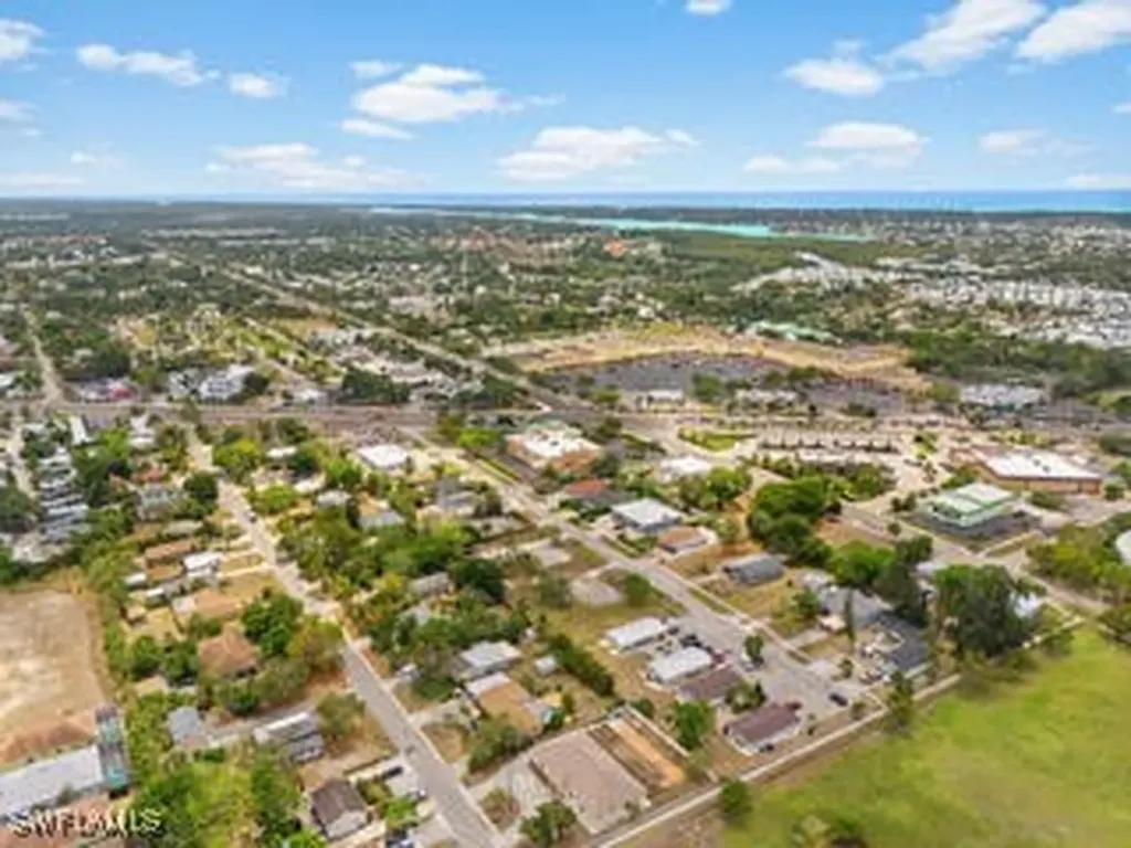 2439 Bayside Street Naples FL 34112