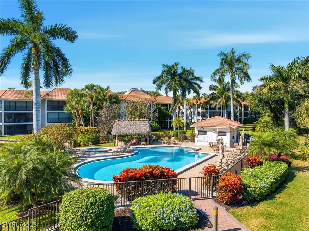 Naples FL, 5880 Via Lugano, Unit 104