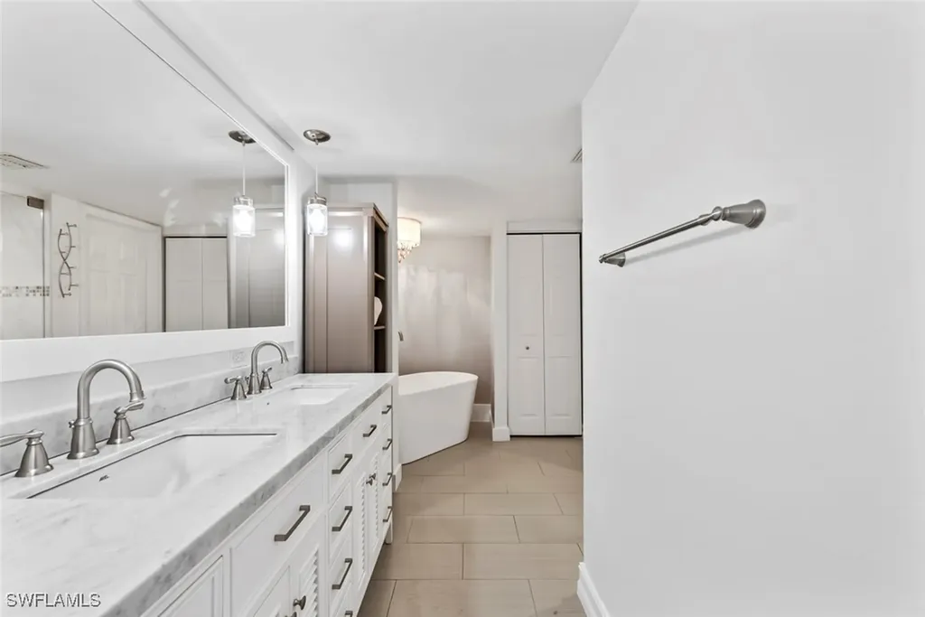 5880 Via Lugano Naples FL 34108