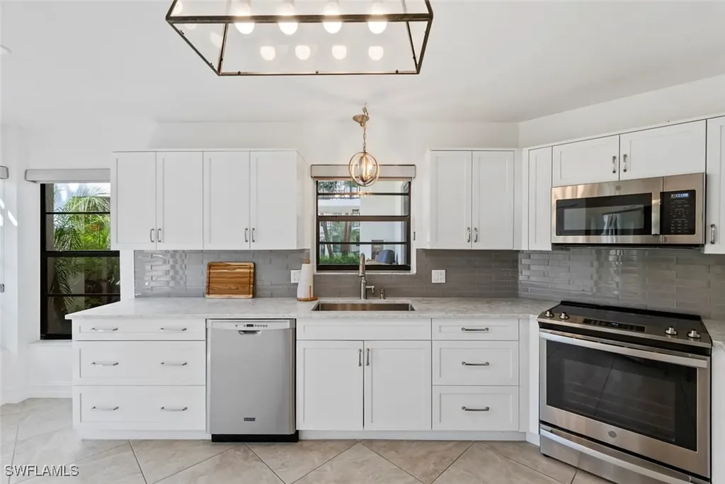 5880 Via Lugano Naples FL 34108