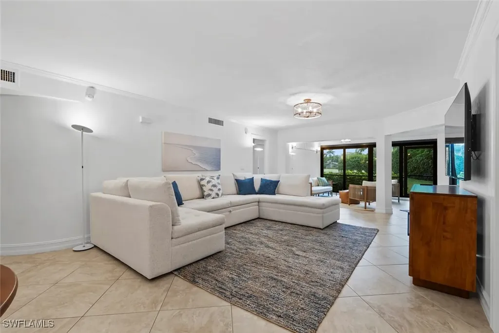 5880 Via Lugano Naples FL 34108