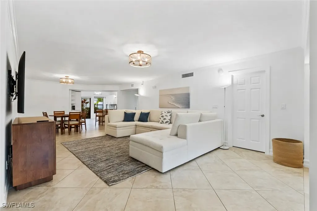 5880 Via Lugano Naples FL 34108
