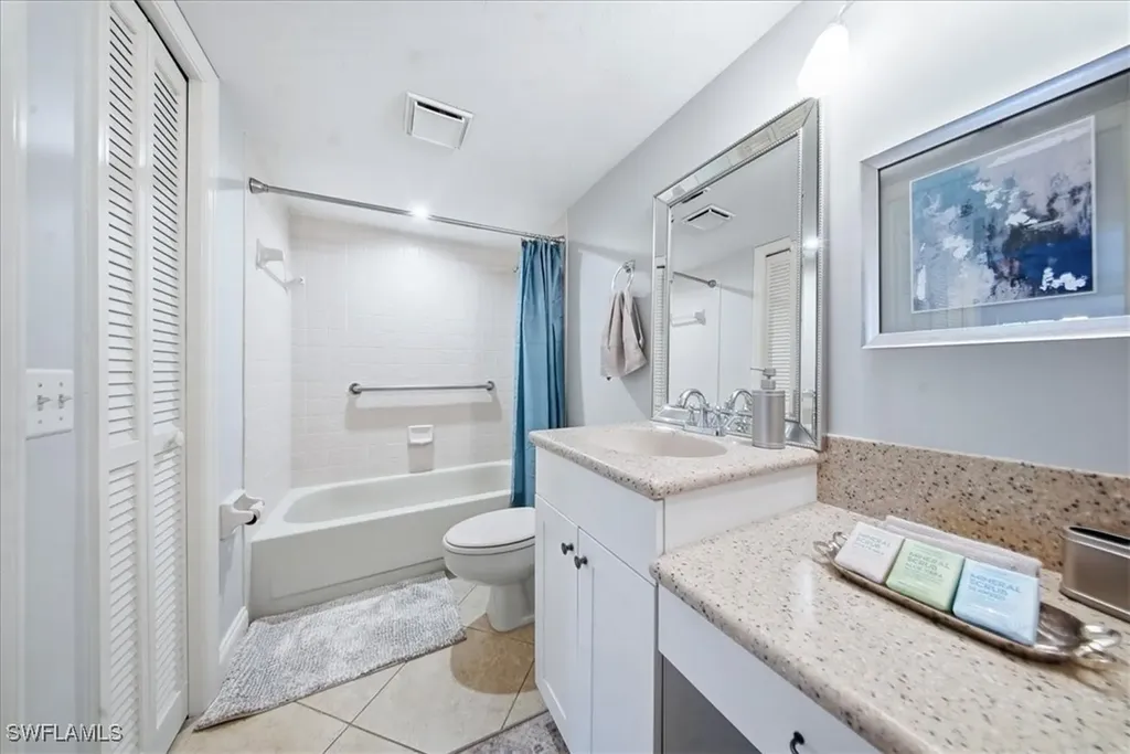 3080 Kings Lake Boulevard Naples FL 34112