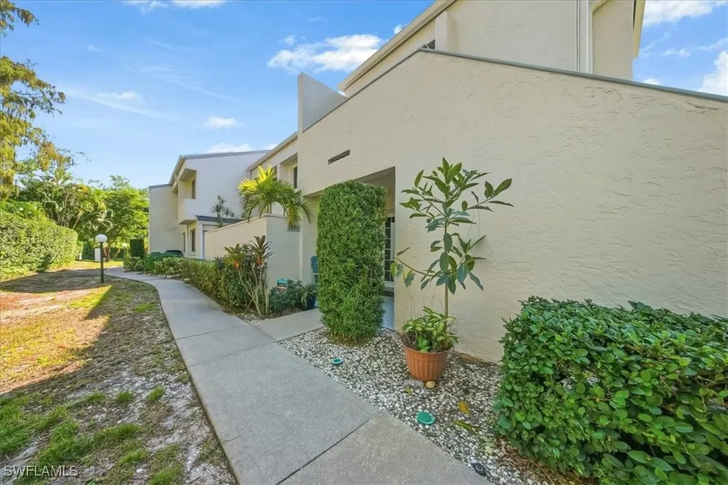3080 Kings Lake Boulevard Naples FL 34112