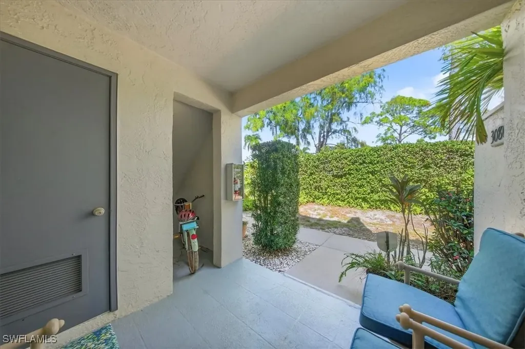 3080 Kings Lake Boulevard Naples FL 34112