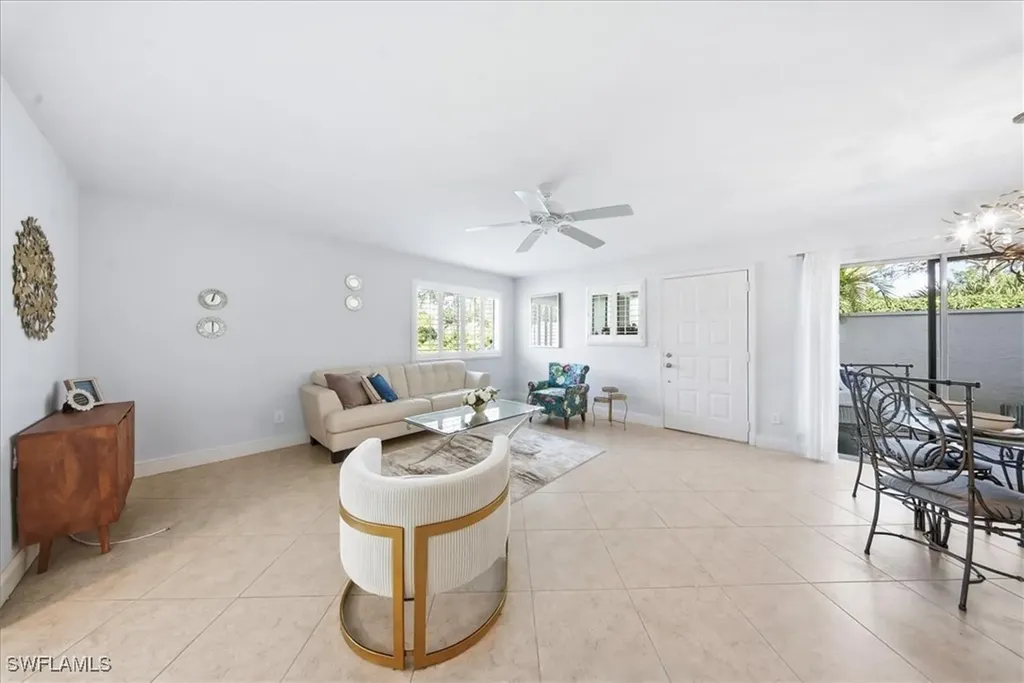 3080 Kings Lake Boulevard Naples FL 34112