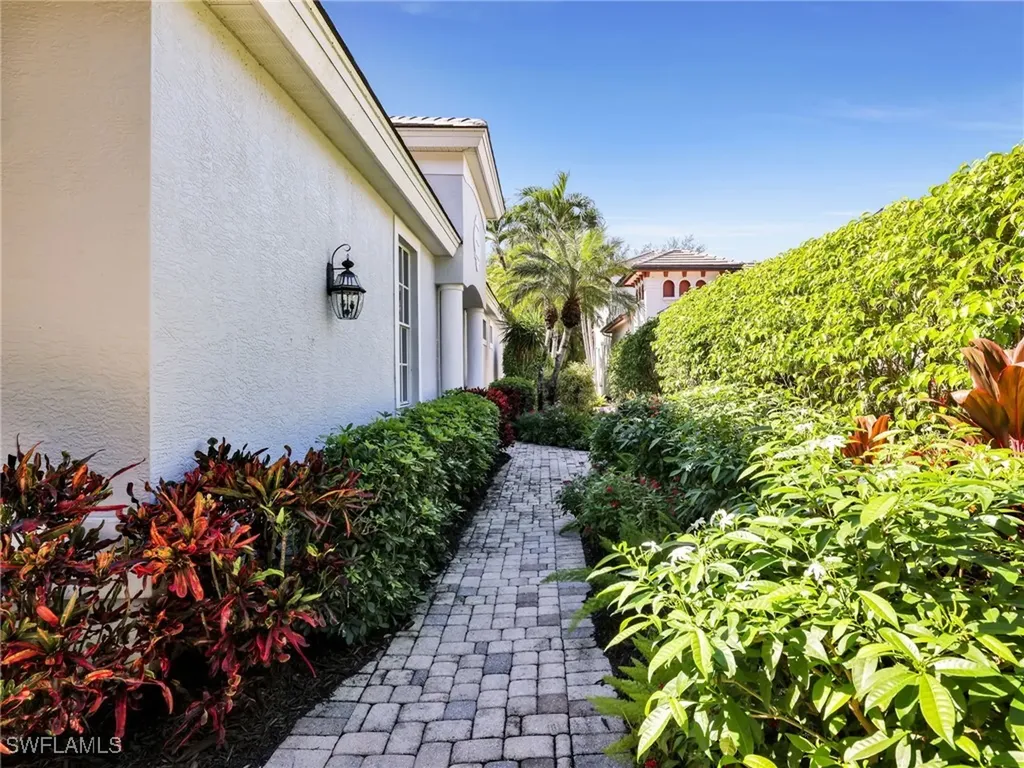 5073 Kensington High Street Naples FL 34105