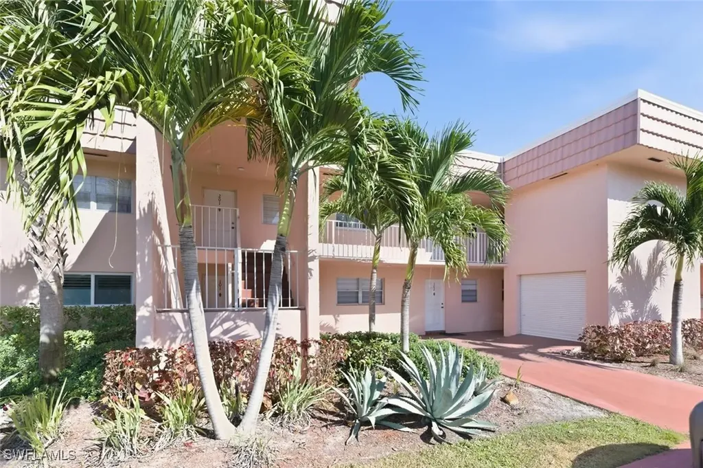 101 Forest Lakes Boulevard Naples FL 34105