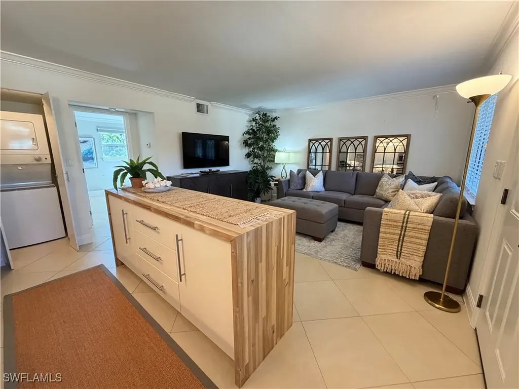960 7th Street S Naples FL 34102