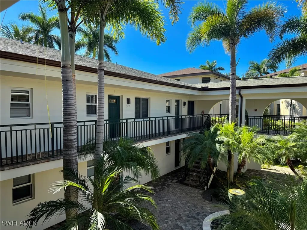 960 7th Street S Naples FL 34102