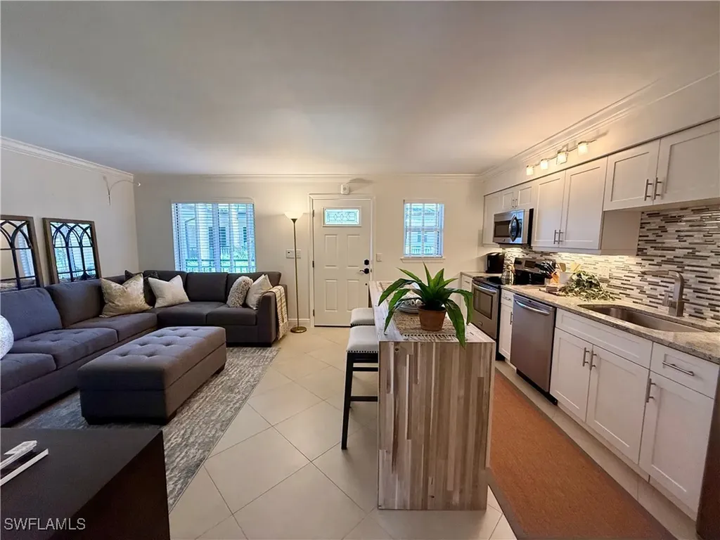 960 7th Street S Naples FL 34102