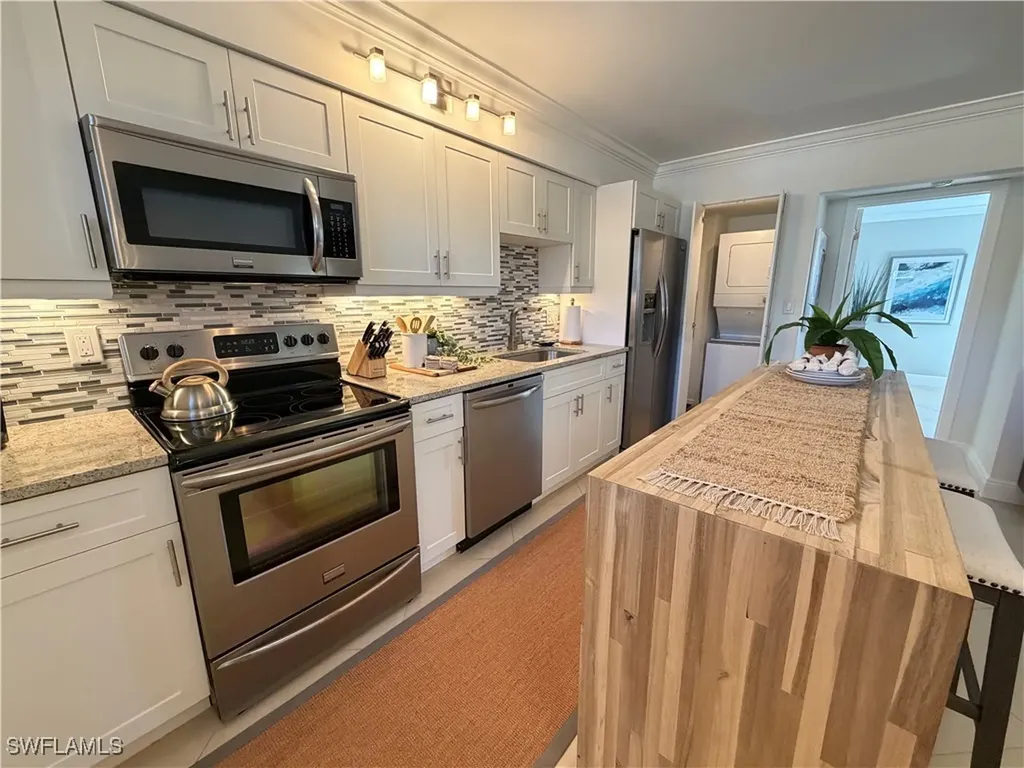 960 7th Street S Naples FL 34102