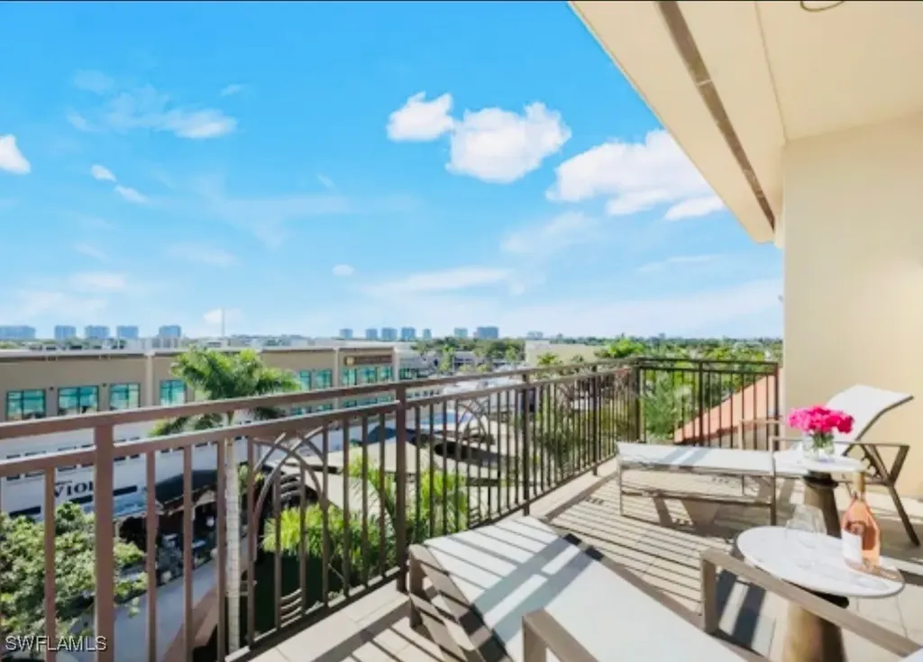9115 Strada Place Naples FL 34108