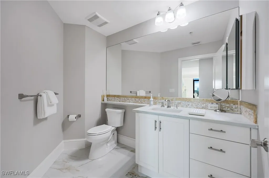 9115 Strada Place Naples FL 34108
