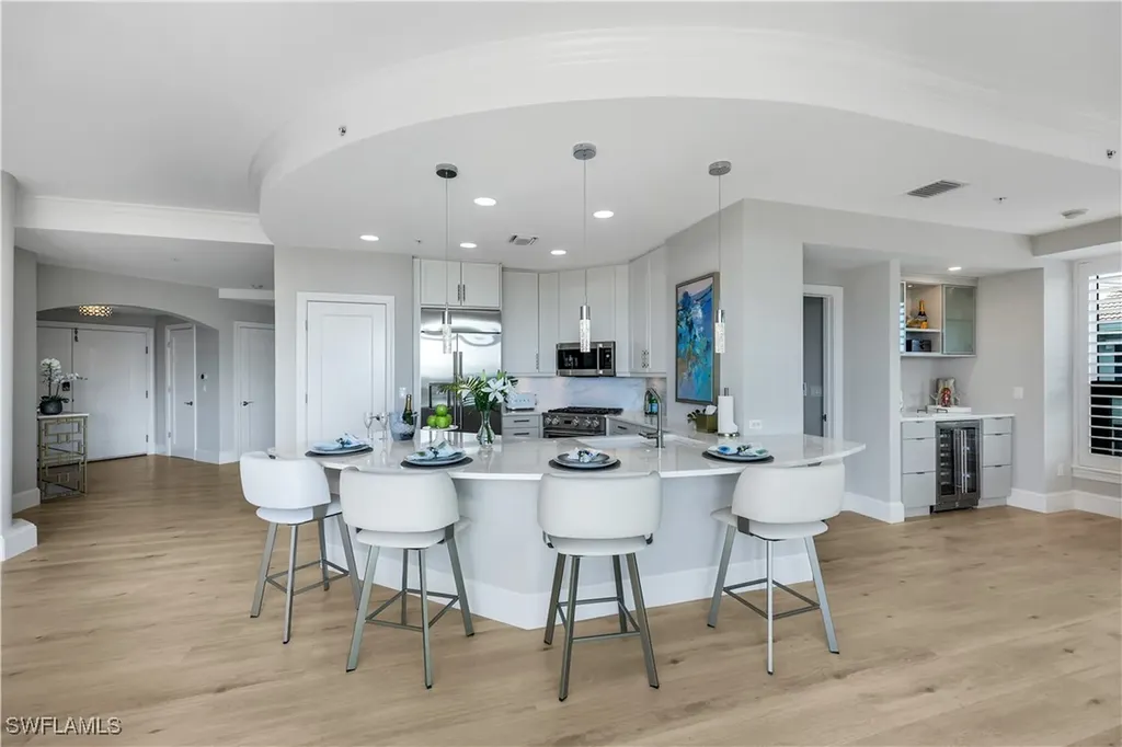 9115 Strada Place Naples FL 34108
