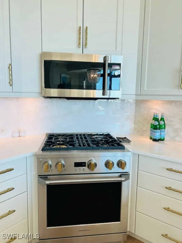 9115 Strada Place Naples FL 34108