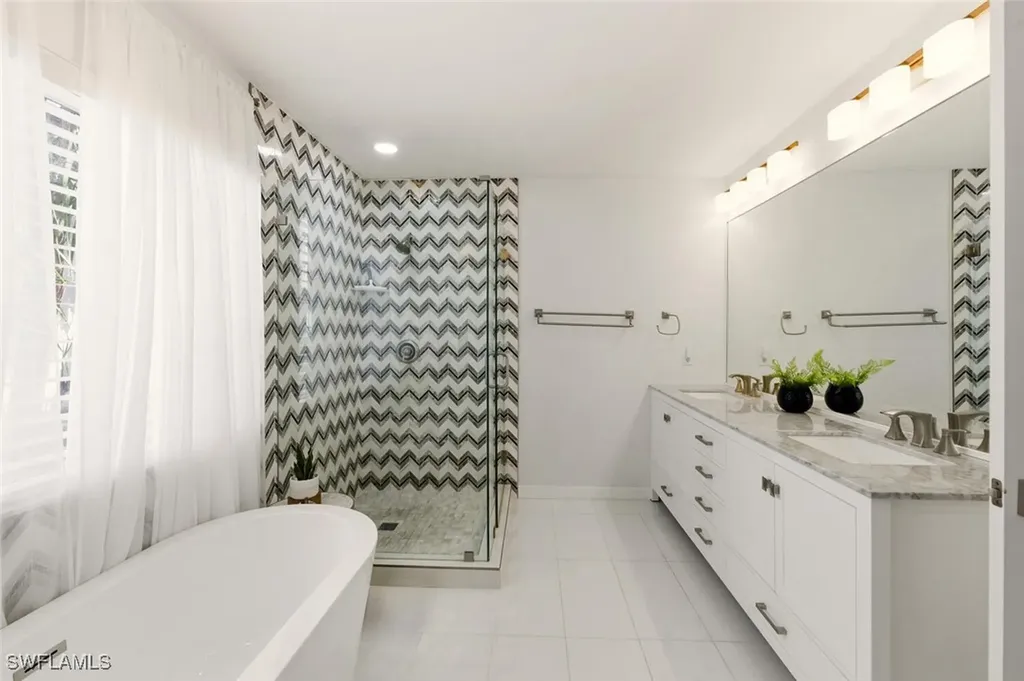 772 Reef Point Circle Naples FL 34108
