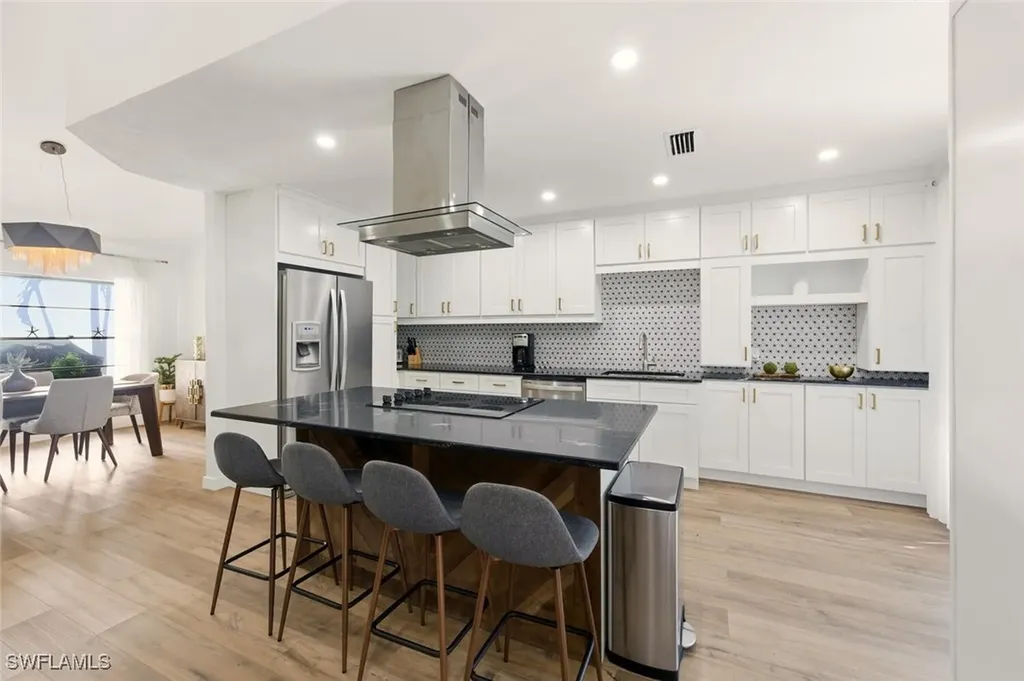 772 Reef Point Circle Naples FL 34108