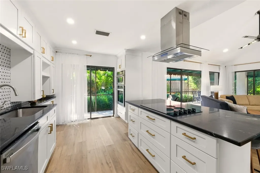 772 Reef Point Circle Naples FL 34108