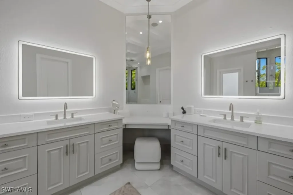 707 Hickory Road Naples FL 34108