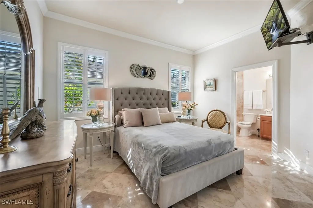 5011 Cerromar Drive Naples FL 34112